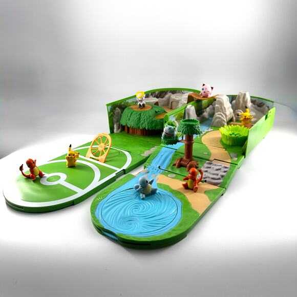 Pokémon Transforming Backpack Playset with 8 Figures – Portable Battle Arena - Picture 4 of 5